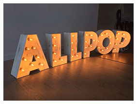 Letras corpóreas vintage con bombillas Letras corpóreas vintage con bombillas
