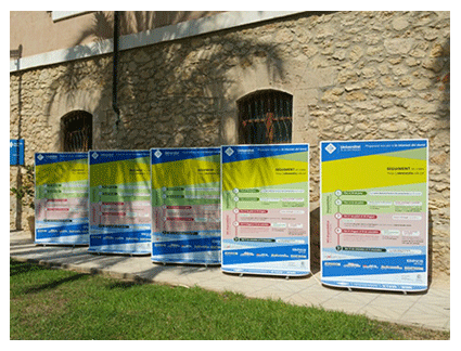 Tótem publicitario con ruedas Tótem publicitario con ruedas