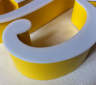 Letras corpóreas de aluminio iluminación frontal