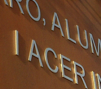 Letras recortadas de acero